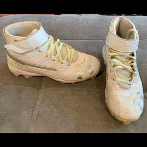 Under armour baseball cleats size 6Y